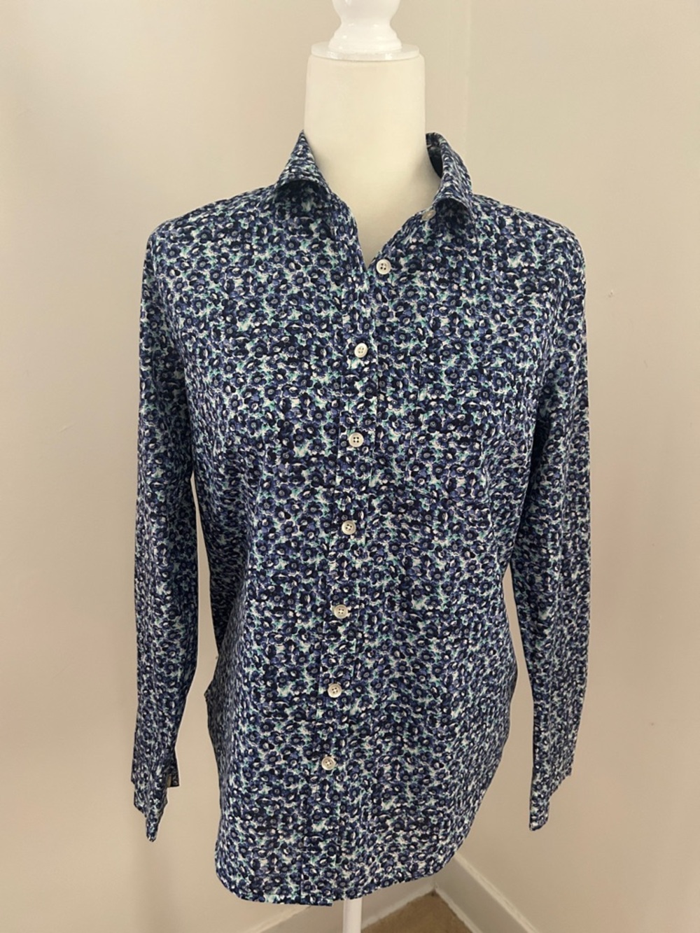 Talbots Blue Floral Print Button-Down Shirt sz 6
